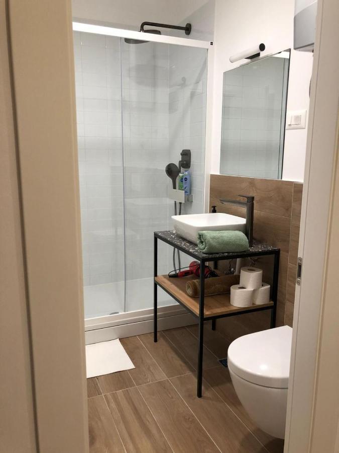 Omis - Private Ensuite Room With Balcony - Hotel Style エクステリア 写真