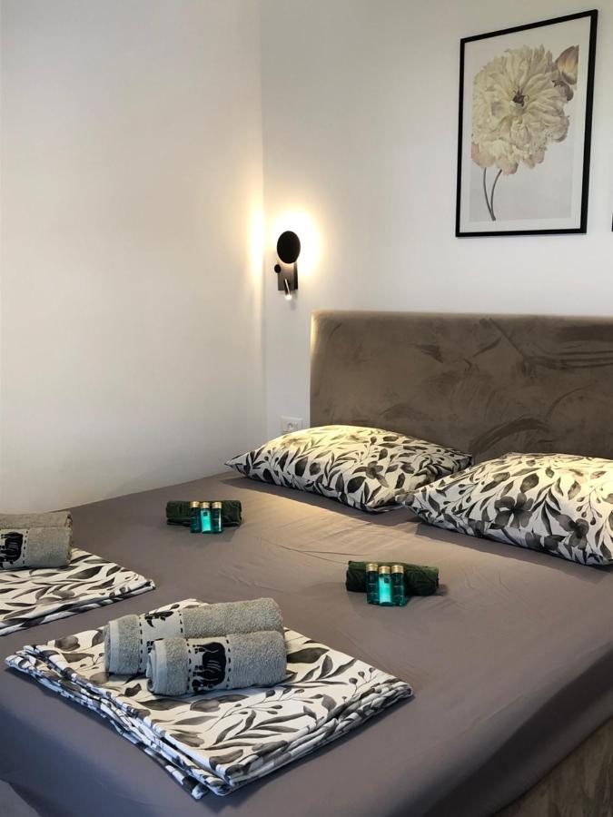 Omis - Private Ensuite Room With Balcony - Hotel Style エクステリア 写真