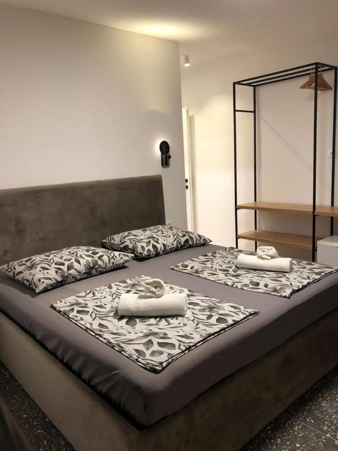 Omis - Private Ensuite Room With Balcony - Hotel Style エクステリア 写真